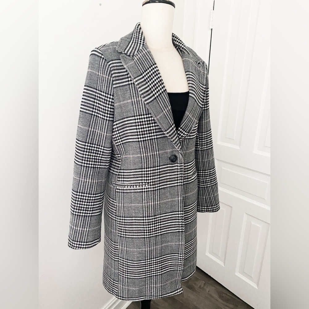Joe Fresh White and Black Plaid Coat, Size Small - Picture 3 of 10